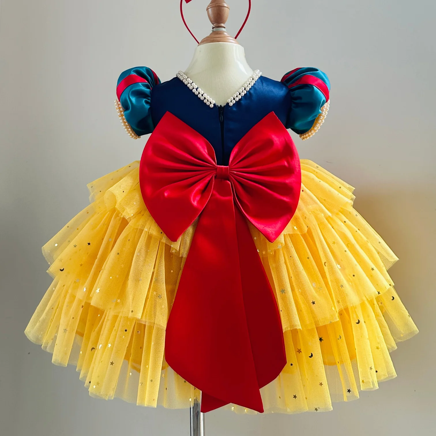 High-Tiered Three-Tiered Princess Outfit Baby Girls Large Size Cartoon Snow White Cape Dress Autumn Party Mesh Fancy OEM ODM