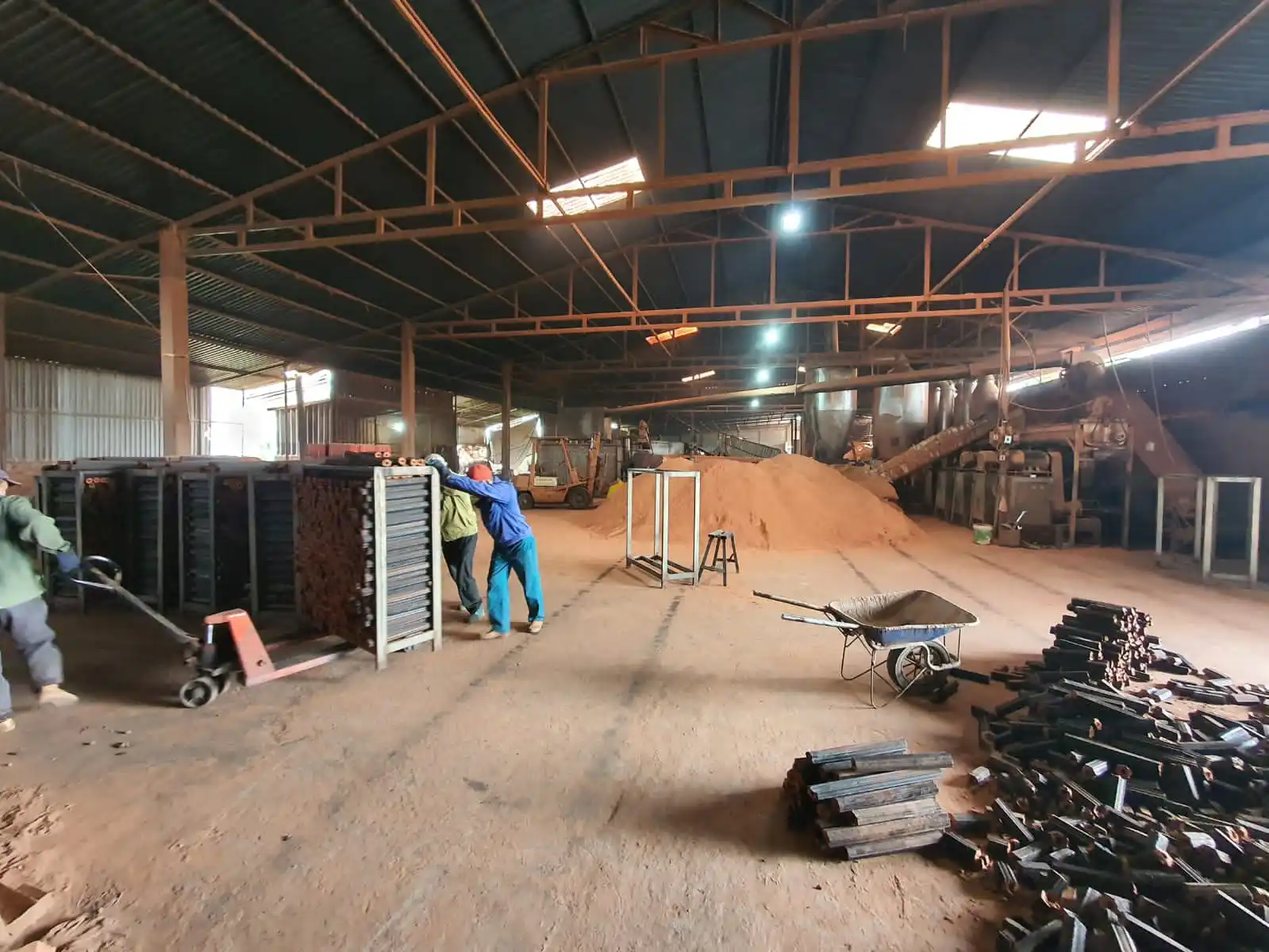 SALE END SEASON White ash & Smokeless sawdust briquette/ hardwood Briquette charcoal for barbecue No smoke