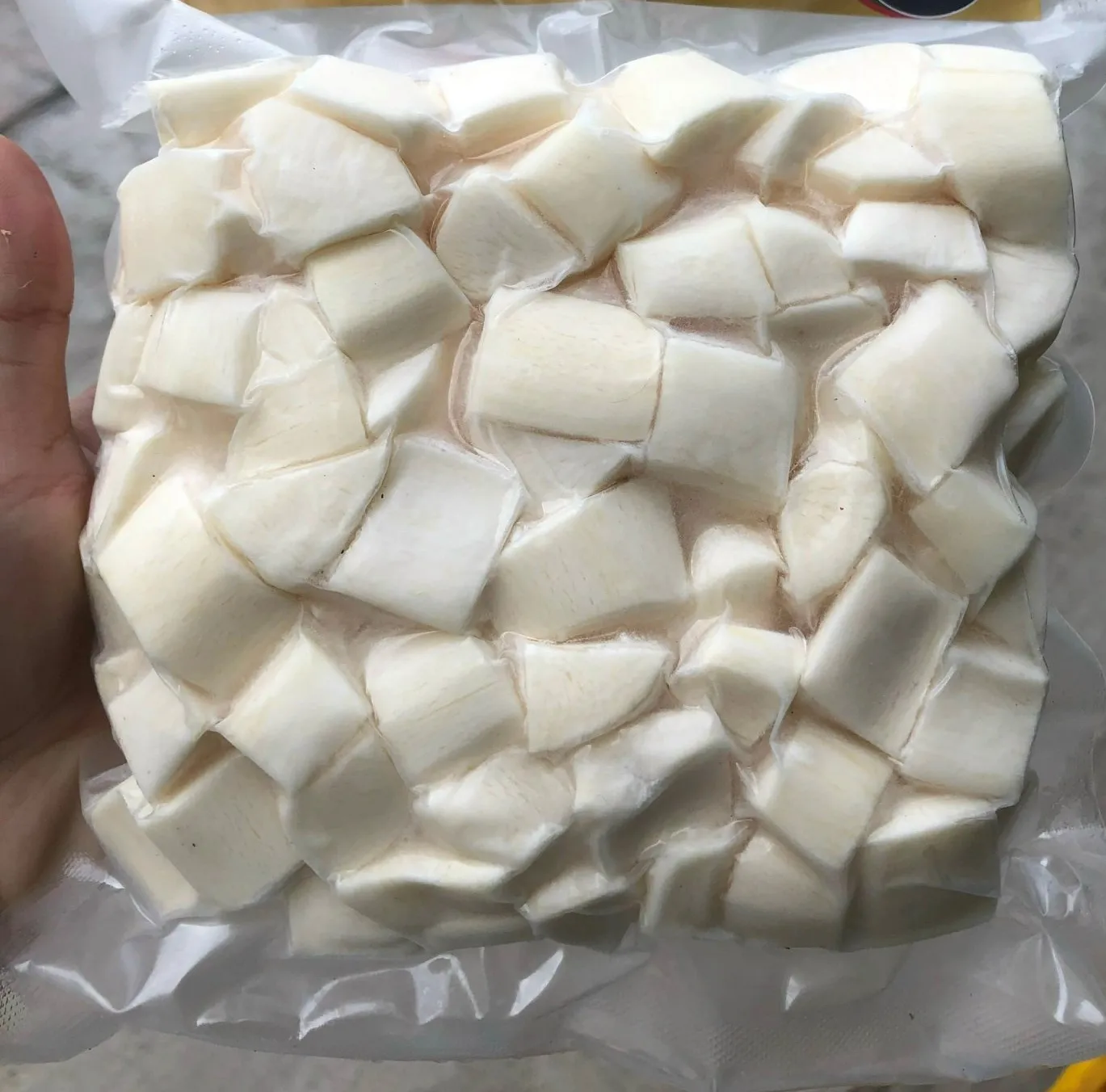 Cheap Price Wholesale Cassava Frozen IQF Frozen Peeled Cassava Low MOQ Ready To Ship HUNG TAM VN from Vietnam