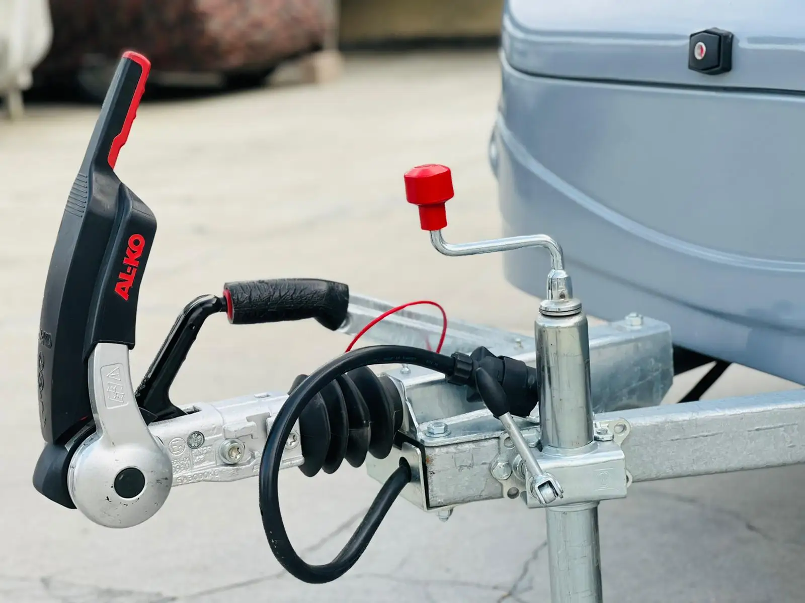 Famous Luxury Motorhomes Camping Caravan Trailer Trck for Sale China Max Black Red White Travel OEM