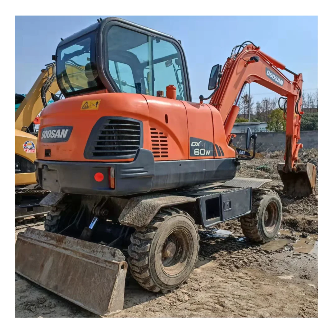 6 Ton used small wheel excavator Doosan DX60W tyre excavator with high efficiency and best operating experience in China