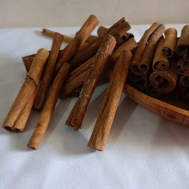 LOW PRICE HIGH QUALITY WHOLESALE NATURAL CINNAMON STICK 100%  INDONESIA ORIGIN EXPORT QUALITY