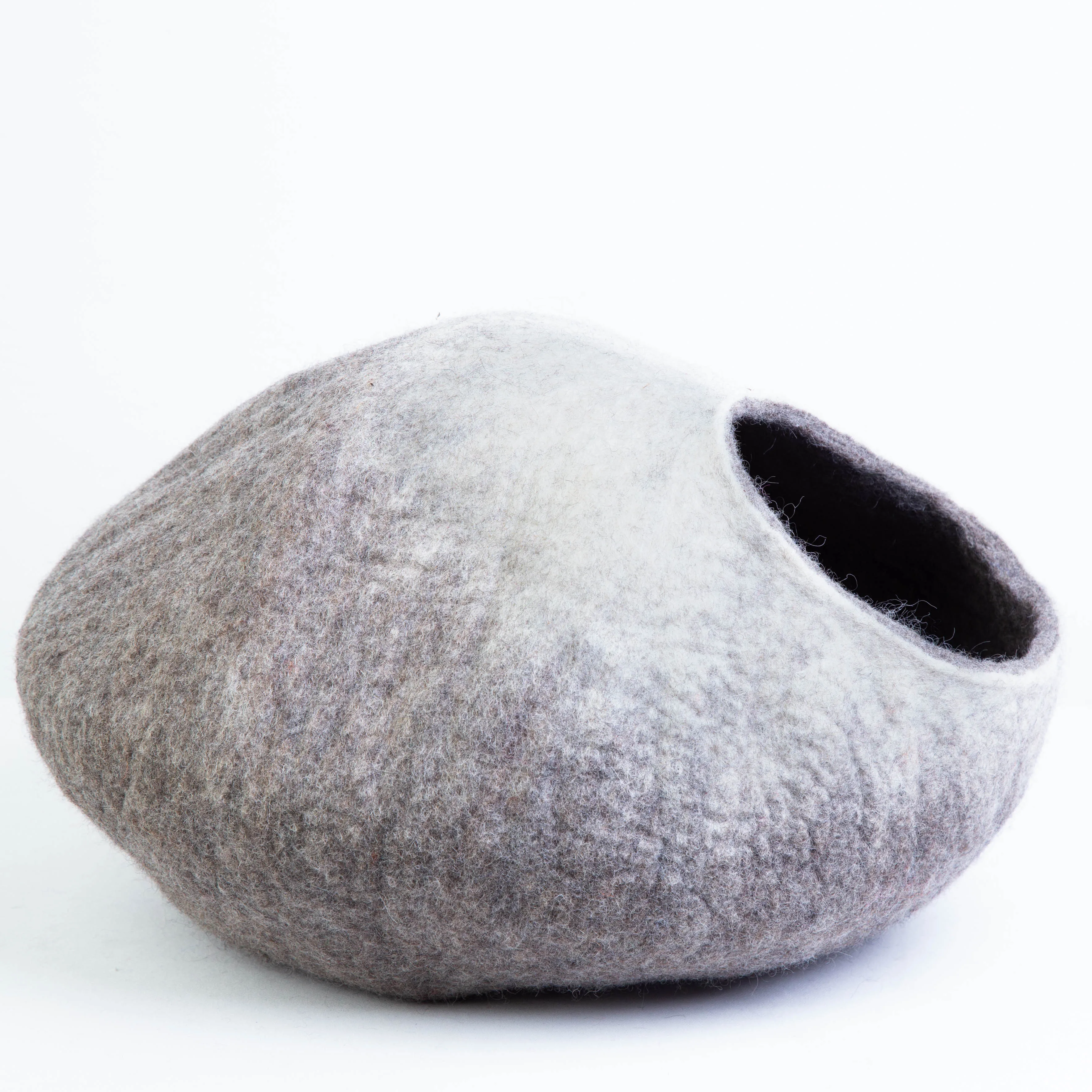 Luxurious Handmade Wool Cat Cave for Cozy Indoor Naps: Crafted from premium quality wool, this eco-friendly cat house