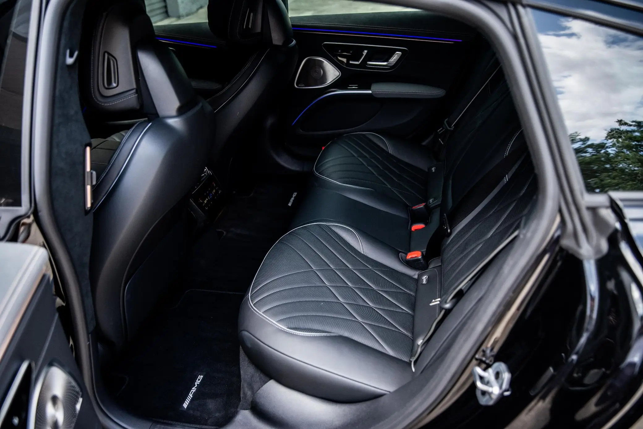 Neatly used 2022 Mer-ce-des-AMG EQS Hyperscreen, Dual-Motor AWD Sedan Transmission Automatic (7-Speed) for sale