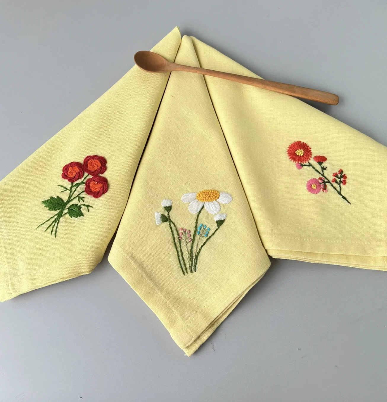 Flower Embroidered Linen Napkins Set Reusable Hand Embroidered Wildflower Dinner Napkins for Table Decor and Family Use