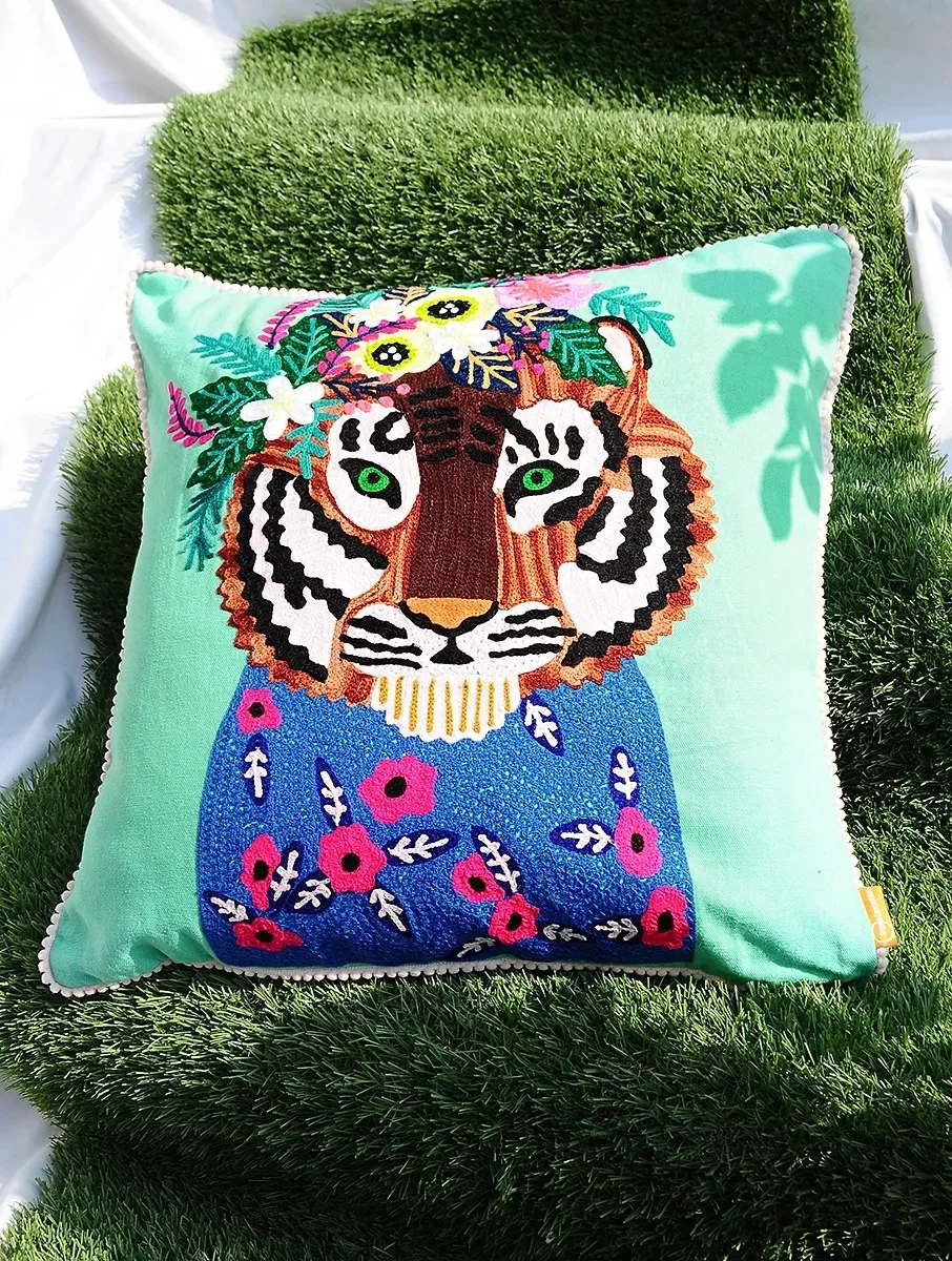 Luxury Customized LOGO Eco-friendly White Multi-color Hand Embroidered Living Room Hotel Cotton Cushion Boho Blank Pillow Cover