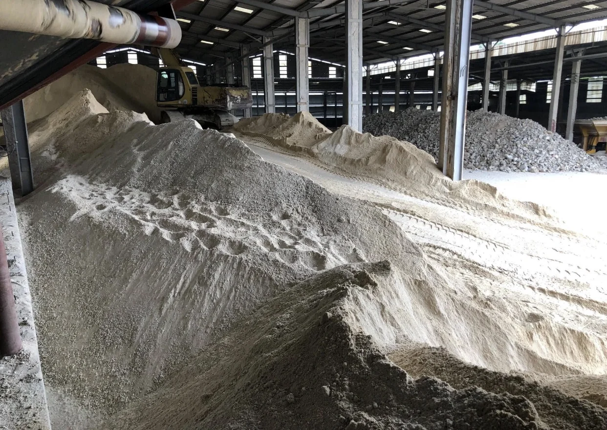 Wholesale industrial grade white calcined kaolin clay powders price for coating plant Ceramic - International standard clay