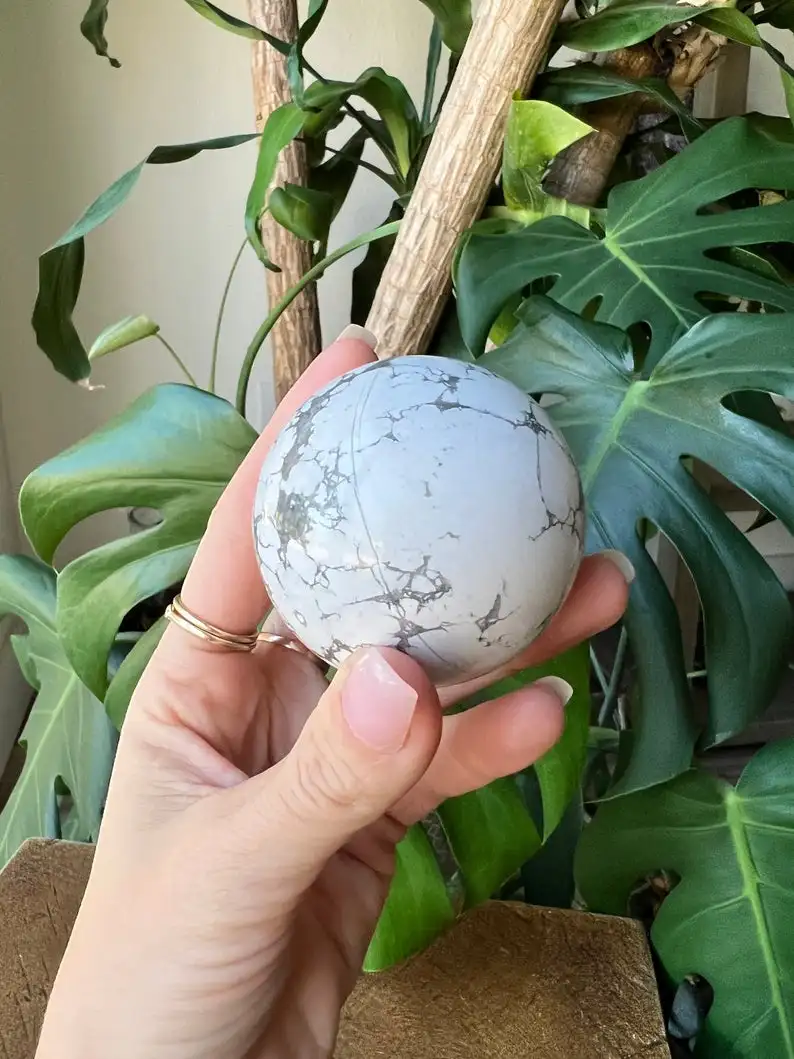 NATURAL HIGH QUALITY HOWLITE AGATE SPHERE HIGH QUALITY POLISHED HOWLITE SPHERE  WHOLESALE CRYSTAL HOWLITE QUARTZ SPHERE BALL