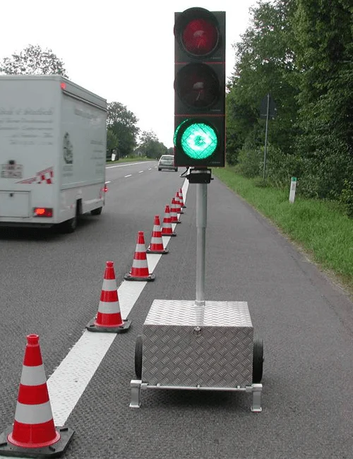 New Zealand Standard MPB 3200/3400/4000 LED Portable Traffic Lights Radar Detection 30w Solar Panel 20AH Lithium Battery