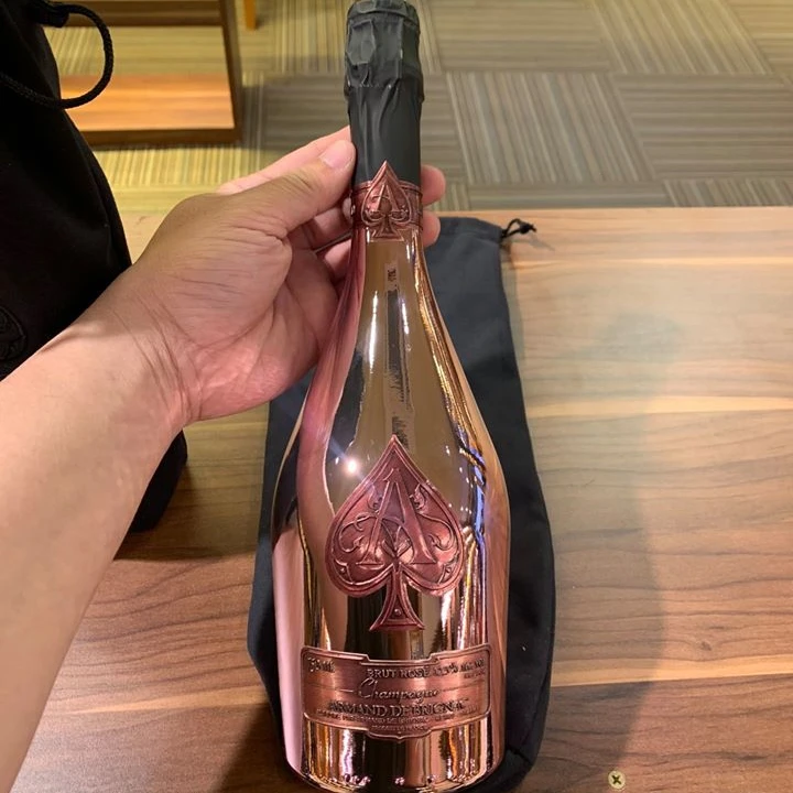 Первоклассный ARMAND DE BRIGNAC BRUT GOLD / ACE OF SPADES