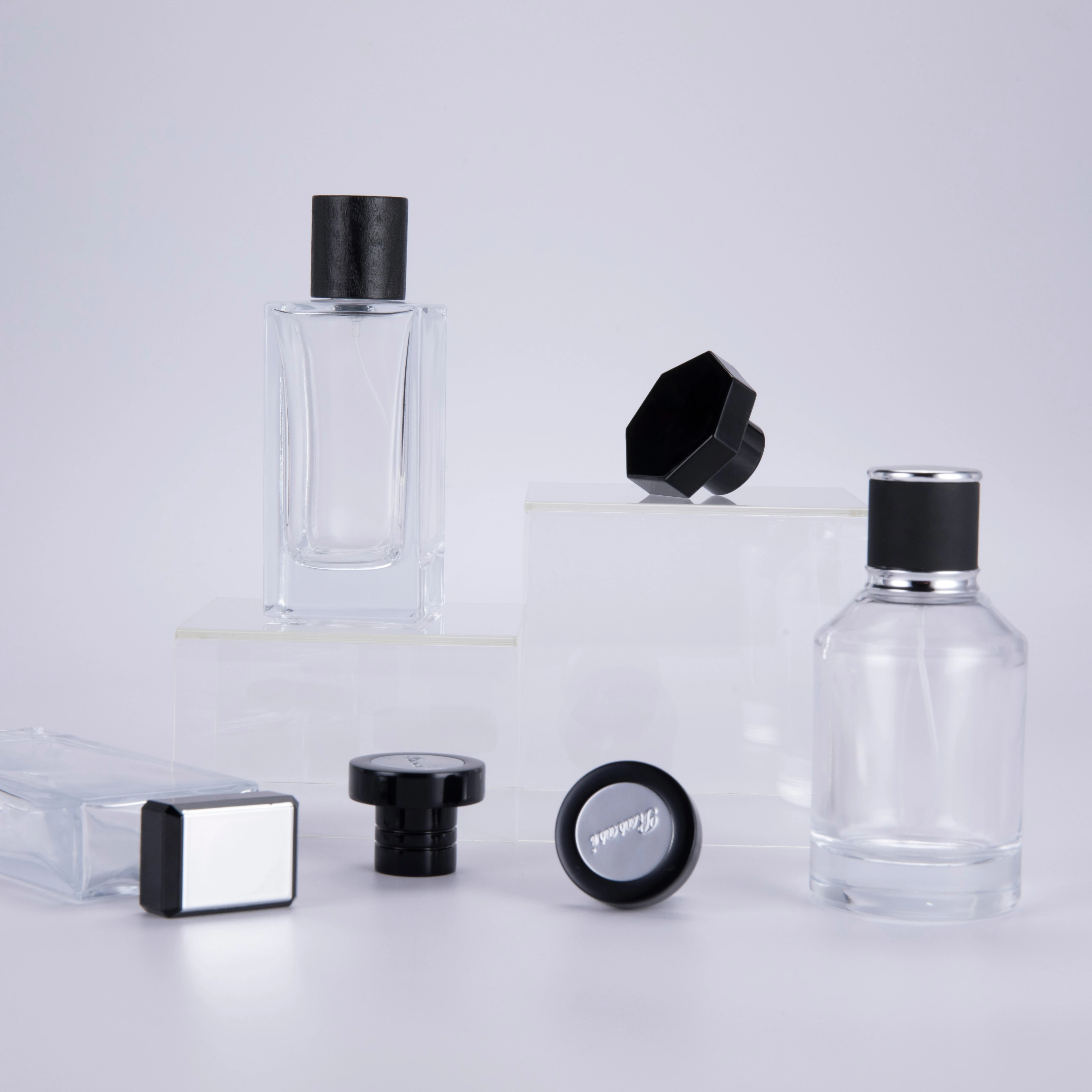 Изготовленная на заказ крышка для флакона духов с логотипом