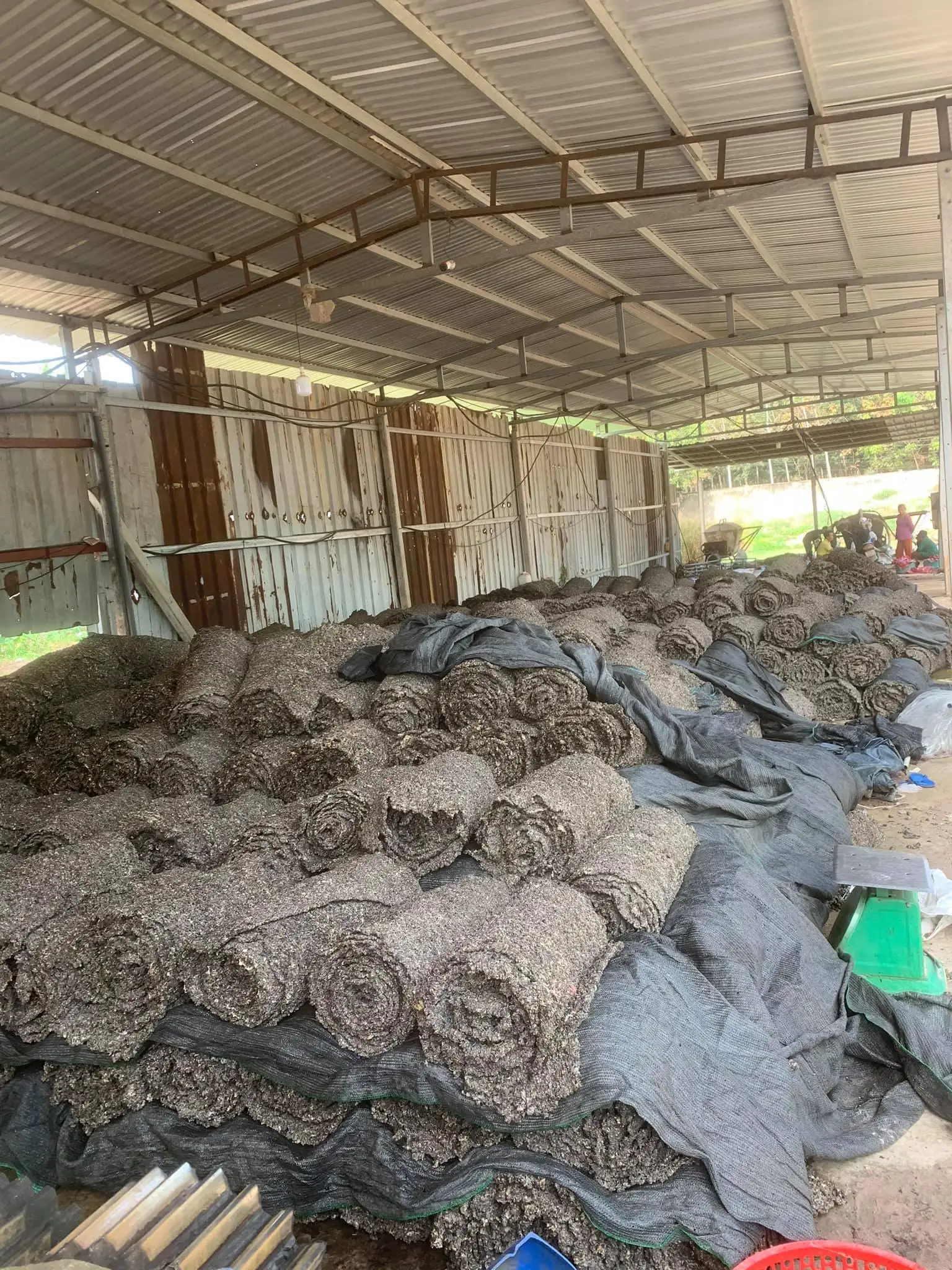 Large Quantity of Brown Crepe Rubber Sheet For Sale