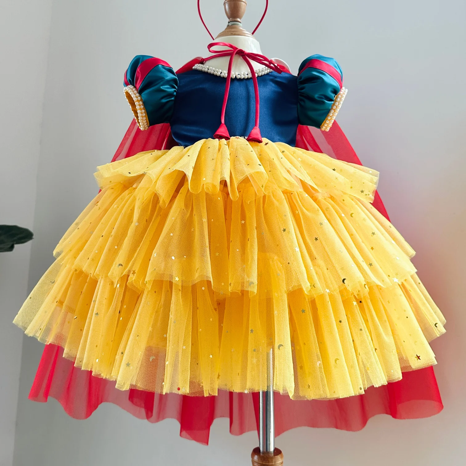 High-Tiered Three-Tiered Princess Outfit Baby Girls Large Size Cartoon Snow White Cape Dress Autumn Party Mesh Fancy OEM ODM
