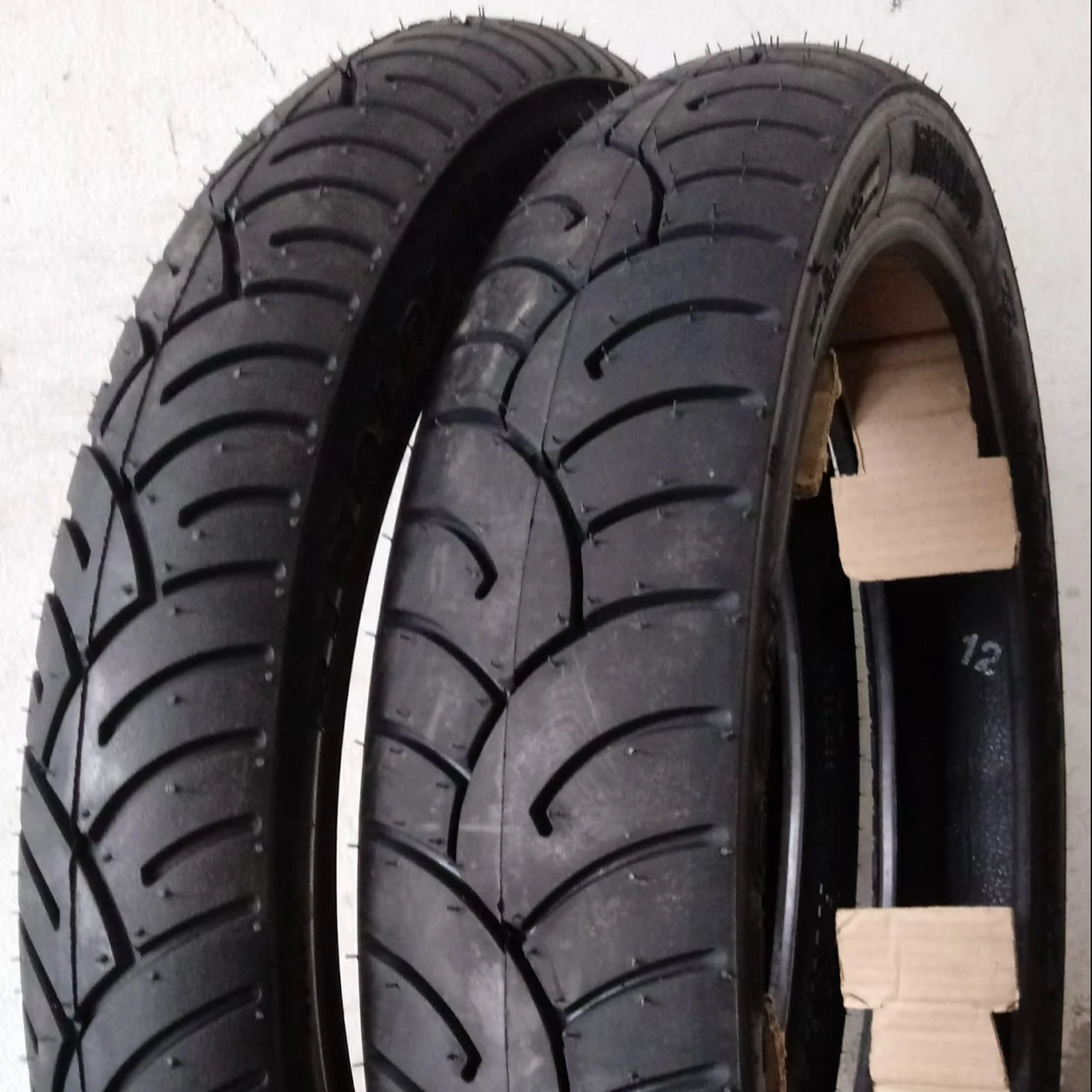 90/90-18  2.75-18  80/100-18 100/80-18  pneus de motos motorcycle tire and inner tube