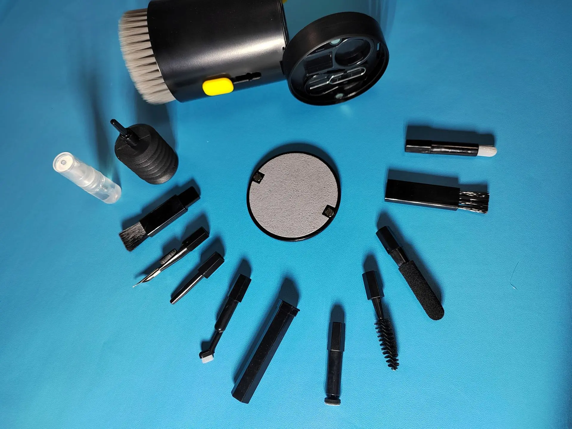 2024 new arrived Bluetooth earphones computer keyboard cleaning kit  cleaning pen cleaning brush kit