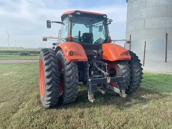 Довольно использованный Kubota M7.171 с хорошим состоянием для продажи