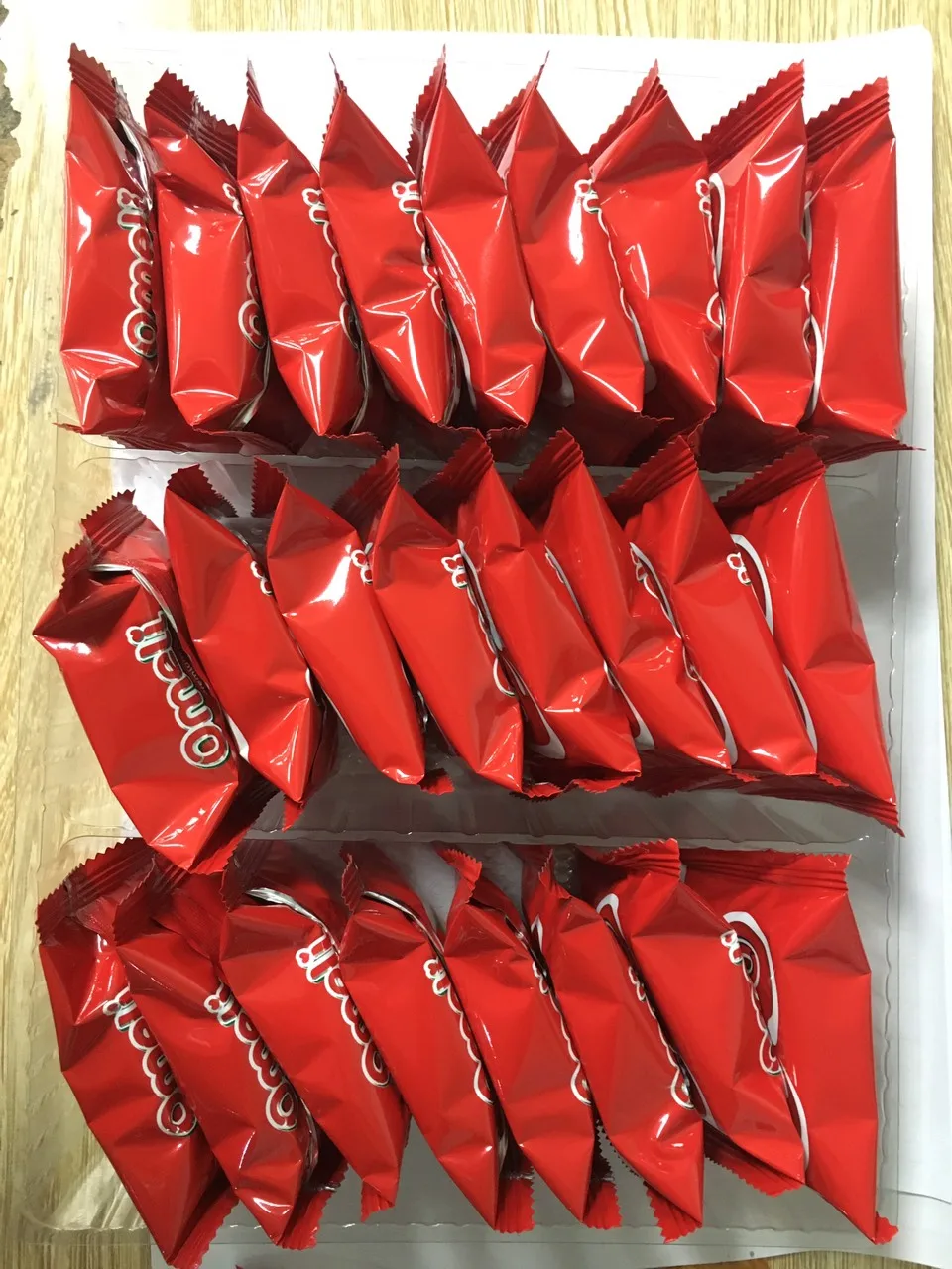 Vietnamese Gac Fruit & Sesame Chocolate Flavored Cracker Biscuits Thin & Crispy 12-Month Shelf-Life Wheat Flour-Based