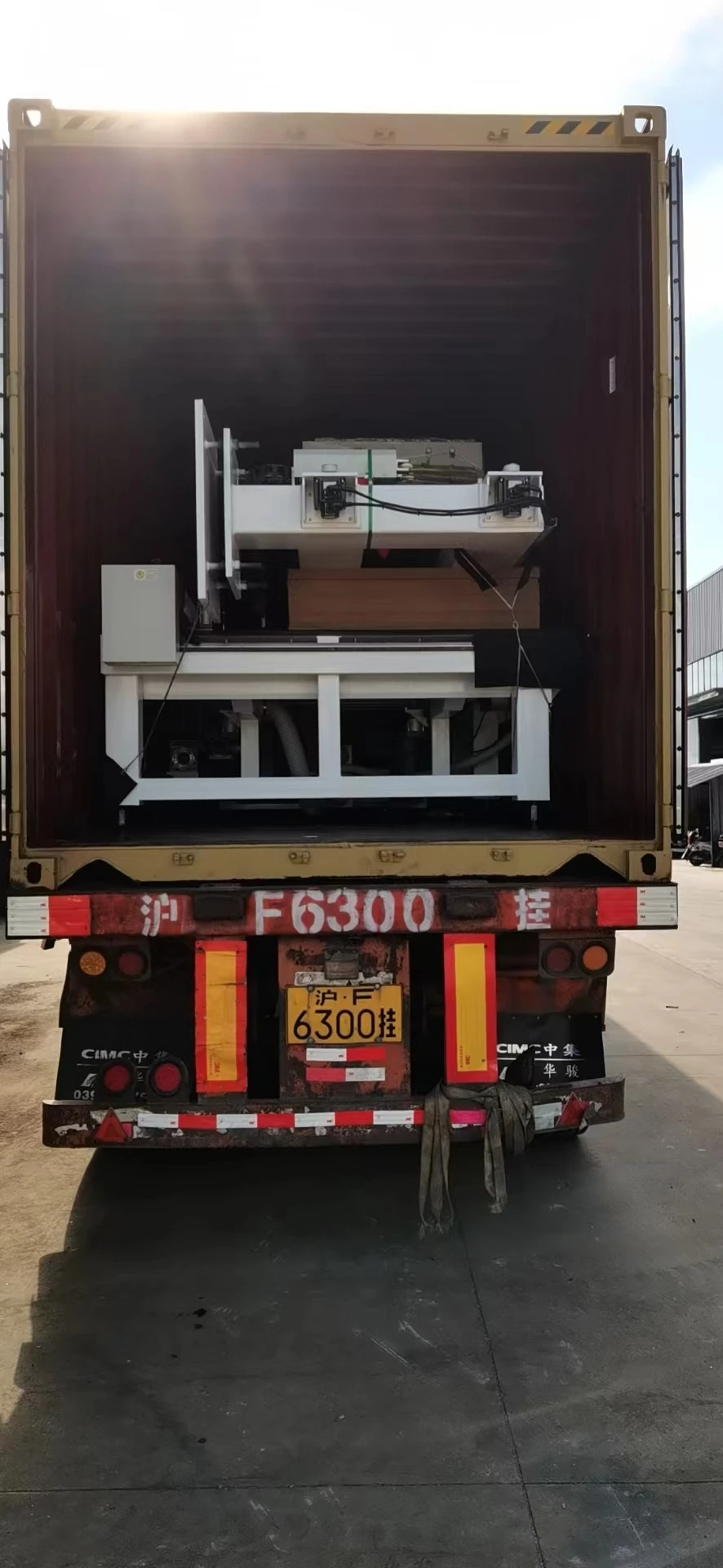 Fully Automatic Laminated glass cutting machine with loading ,breaking and transfer function