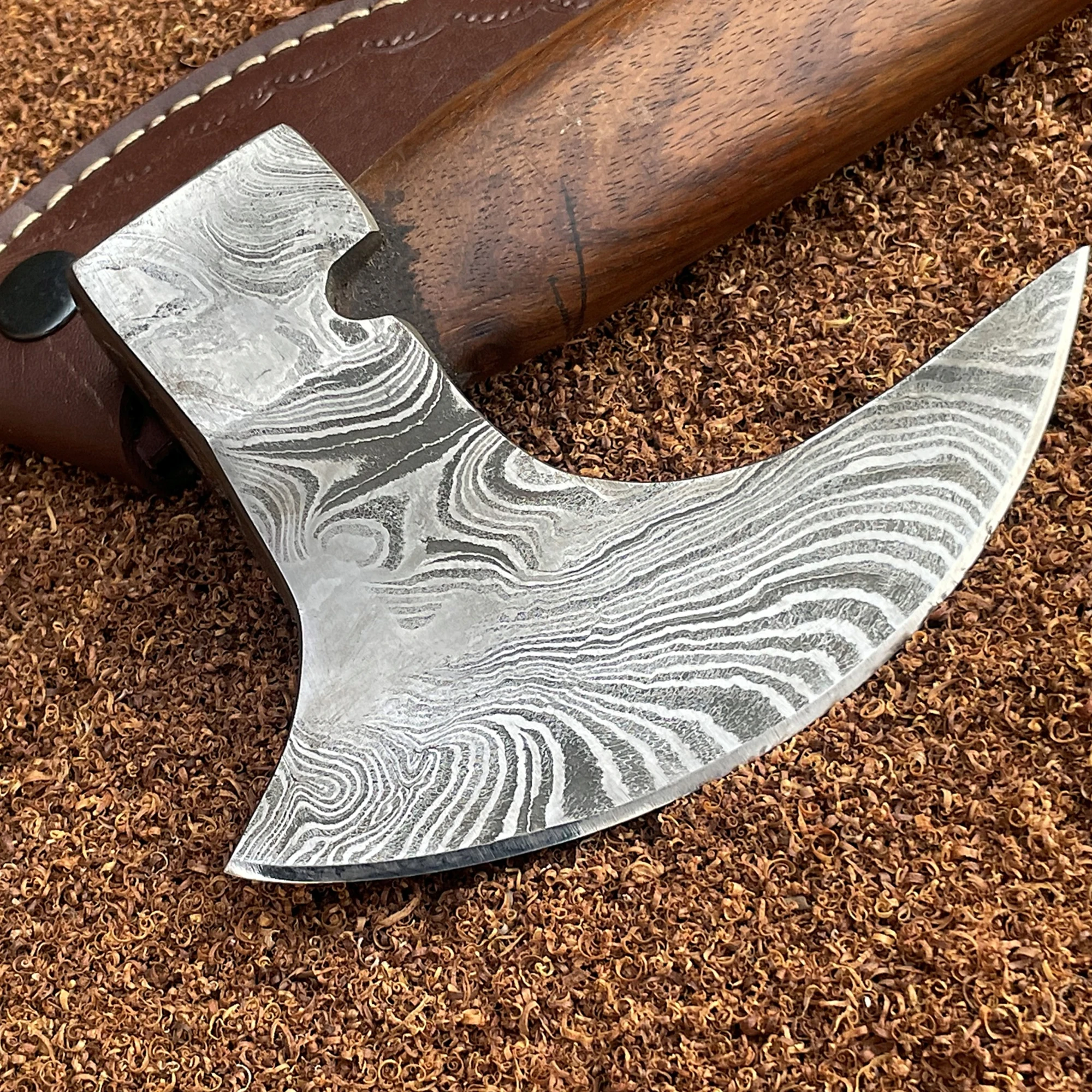 Good Quality Damascus Steel & Carbon Steel Axes New Designed Handmade Damascus Axes With Leather case