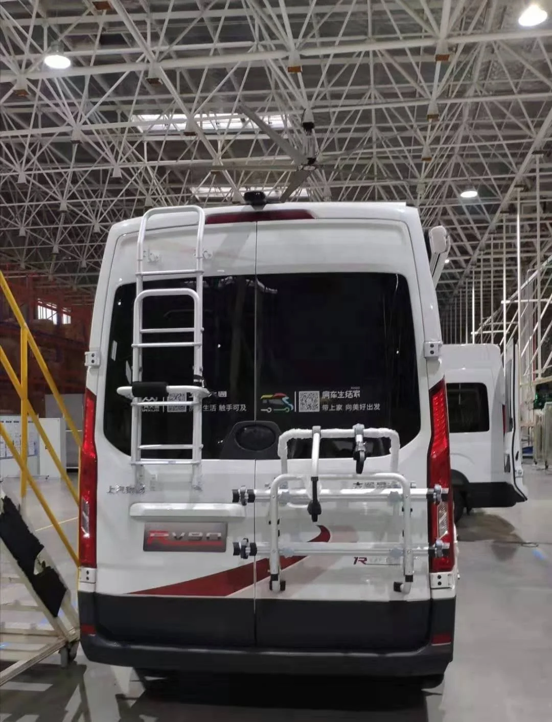 Aluminum exterior ladder for RV customization