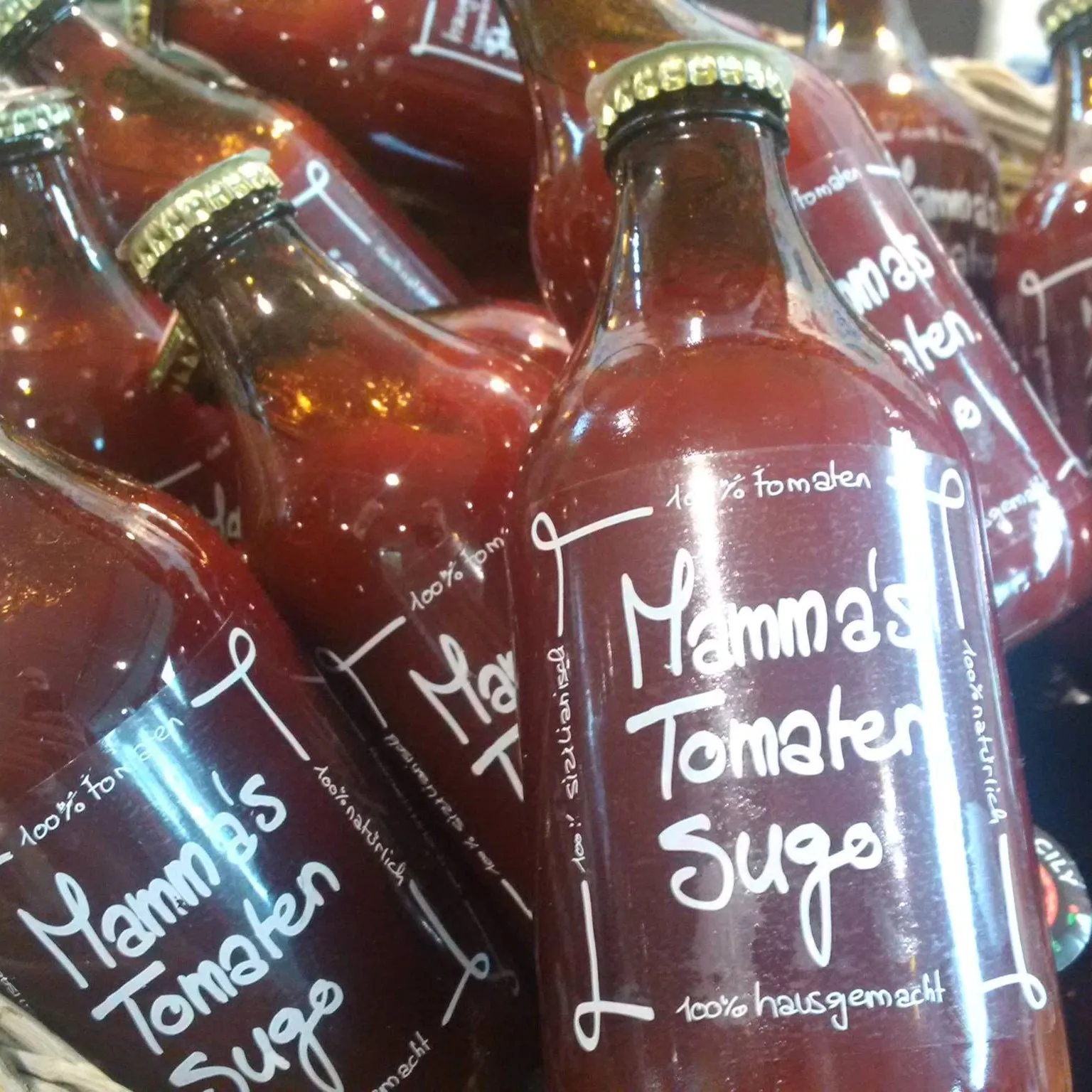 Top Quality 100 Italian Tomato puree passata in glass bottle 330g