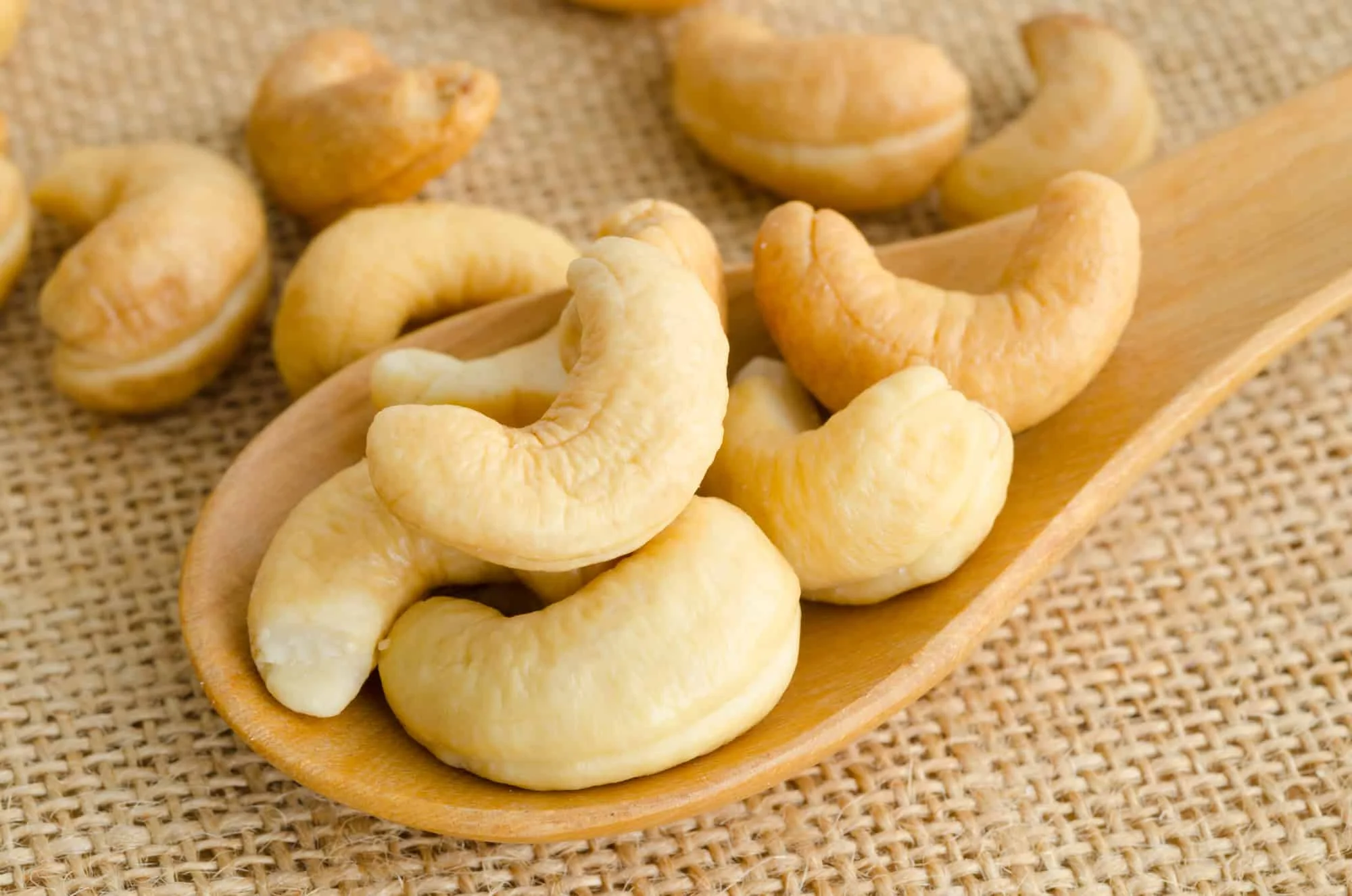 Whole Sale Cheapest Cashew Nuts - 100% High Quality Delicious Crunchy Dried Organic Cashew Nuts Top Grade