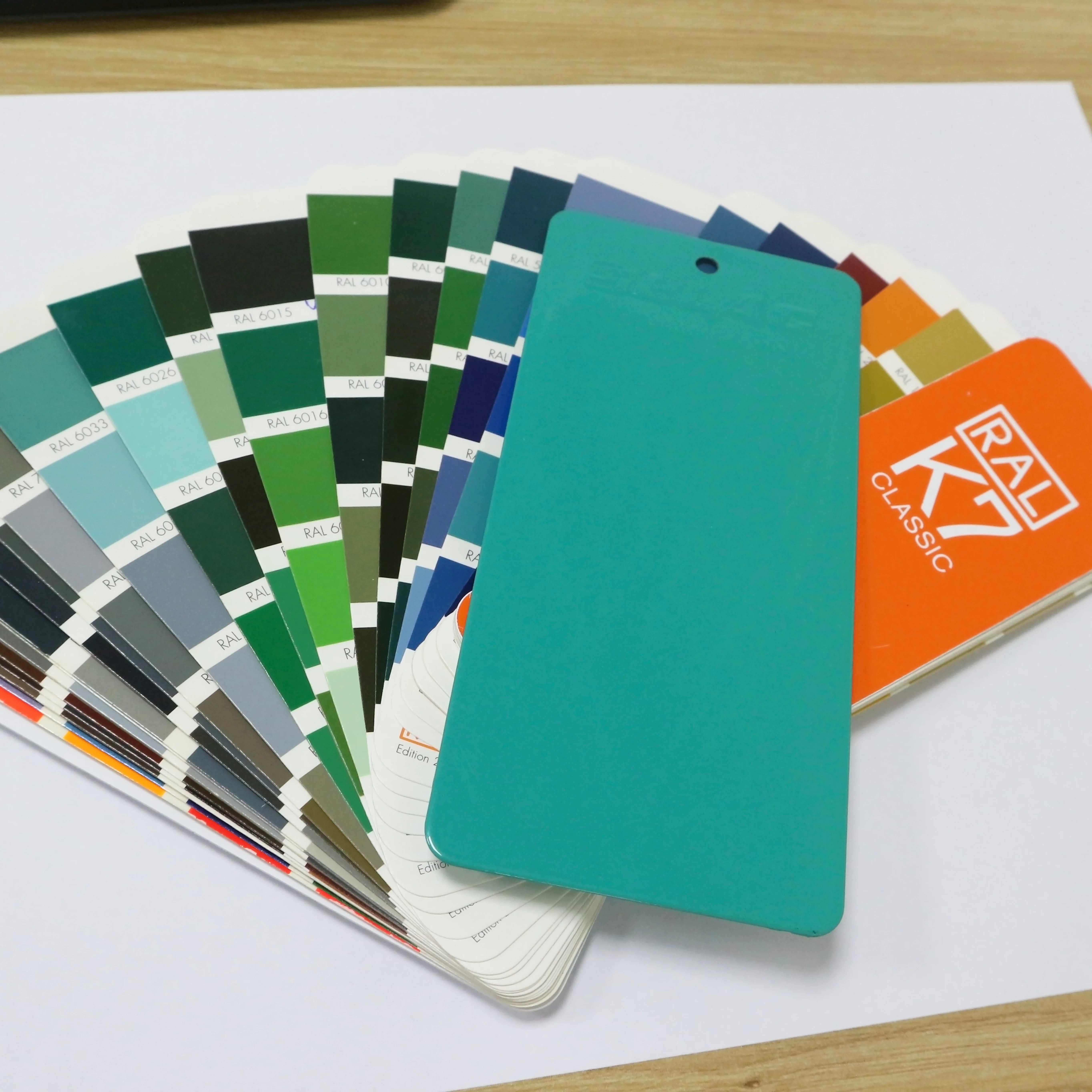 Vietnam Free Sample High Quality High Gloss Ral 5018 Electrostatic Powder Coatings Spray Paint for metal furniture