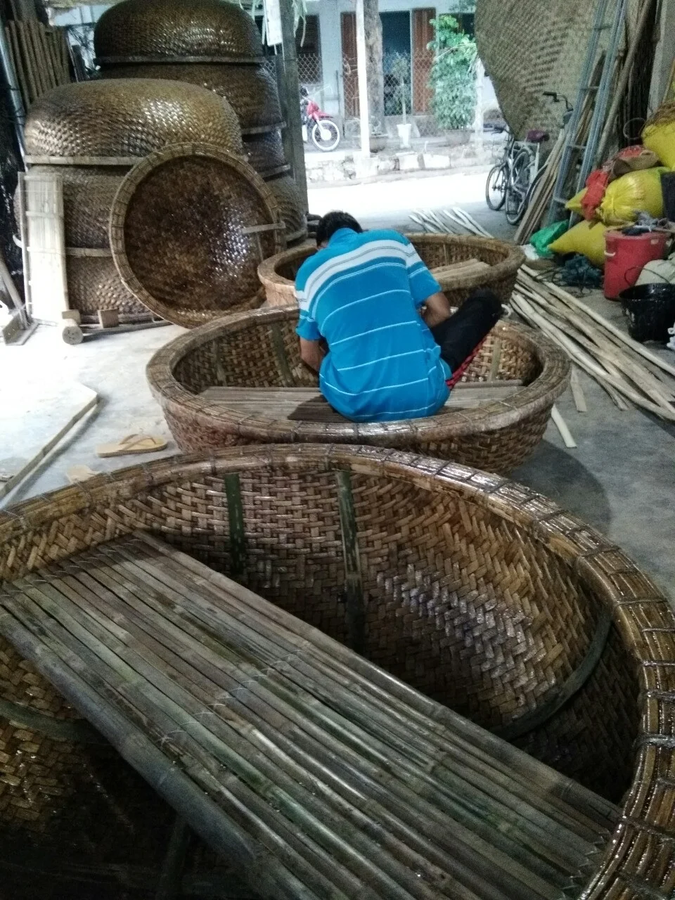Natural Hand Woven Bamboo Coracle Fishing Boat Round Traditional Eco-friendly Mini for Wholesale