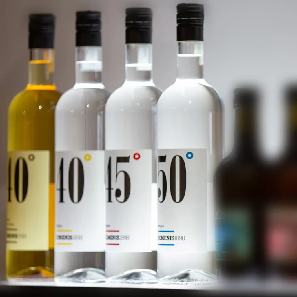 Первоклассная итальянская старая Grappa 40 в стеклянной бутылке 100 cl