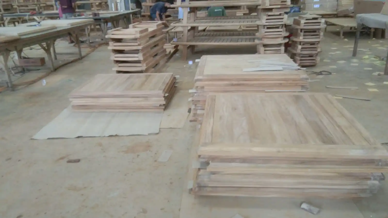 Scandinavian 2-Doors 4-Drawers Natural Teak Wood Clothes Wardrobe for Mom & Baby Bedrooms 100% Dried Wooden Furniture Solution