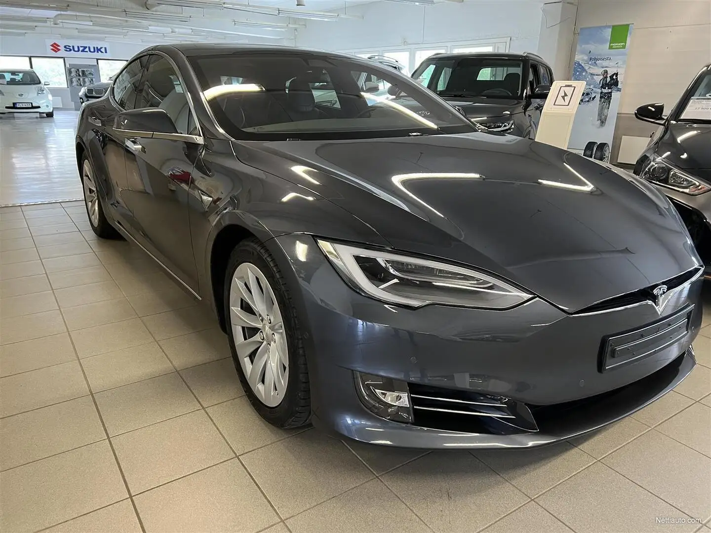Подержанная модель 2022 Teslaa с двумя двигателями дальность действия 405 миль в основном немодифицированные двойные электродвигатели автоматический