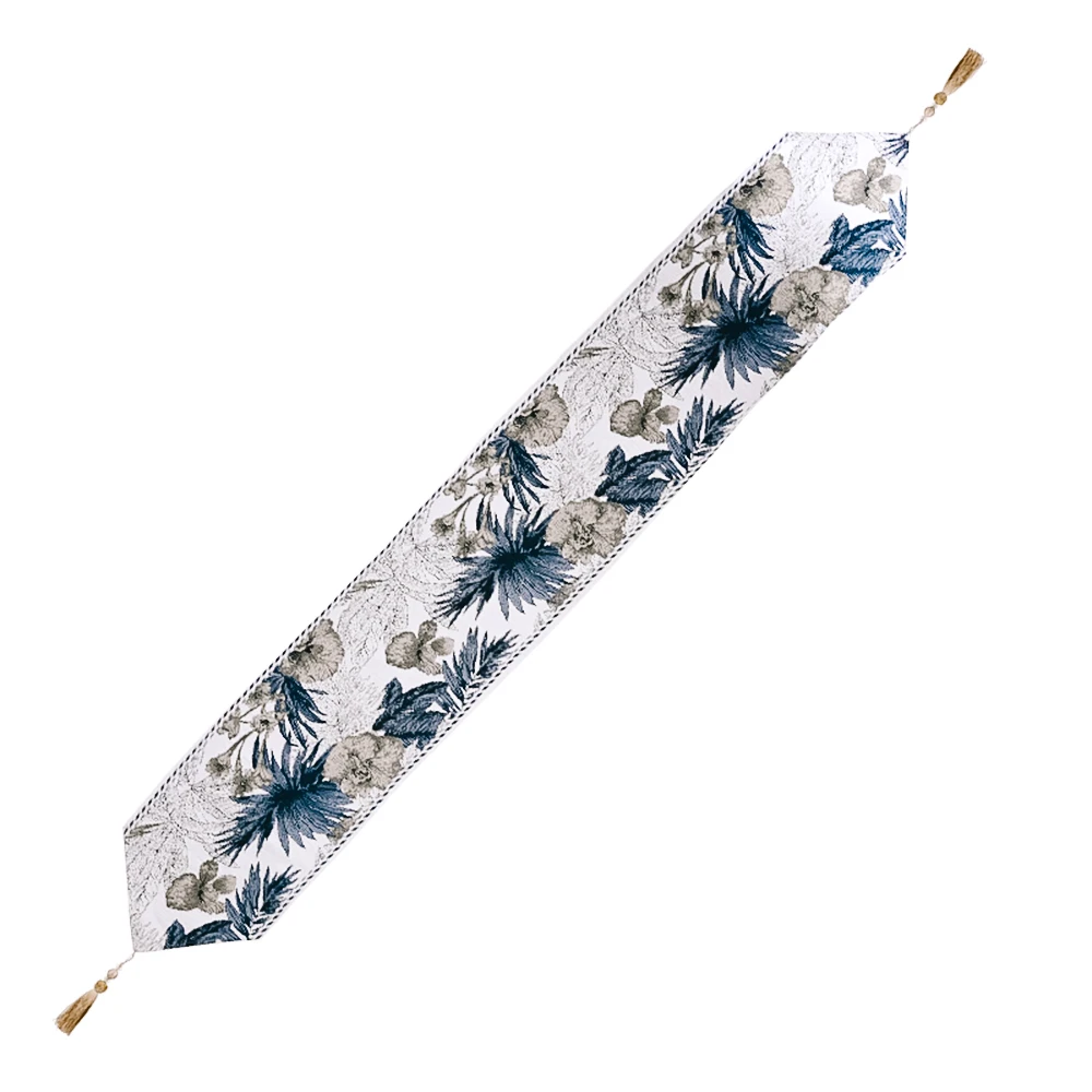 Жаккардовая скатерть синего цвета