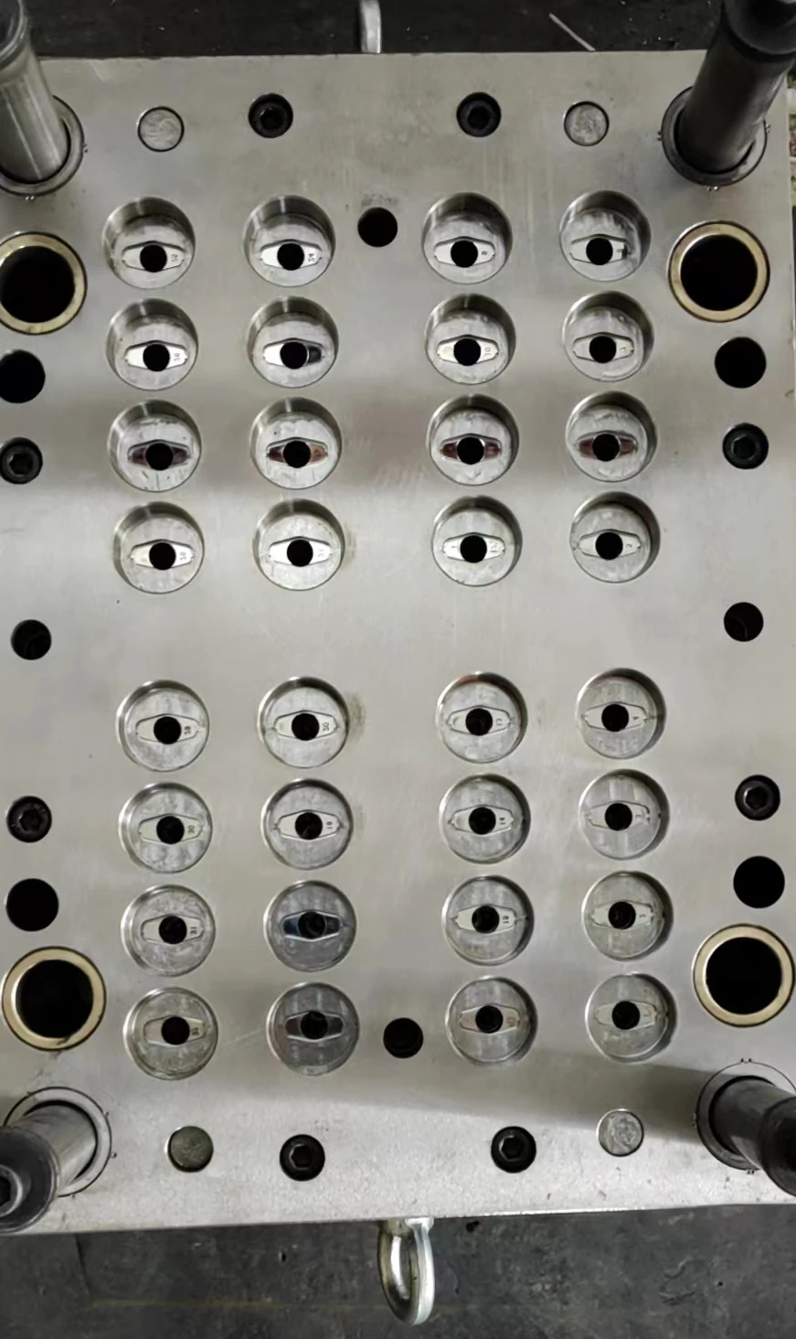 2022 New Multi Cavity Plastic Syringe Injection Mold Disposable 3ml Injector Tube Syringe Injection Molding Machine