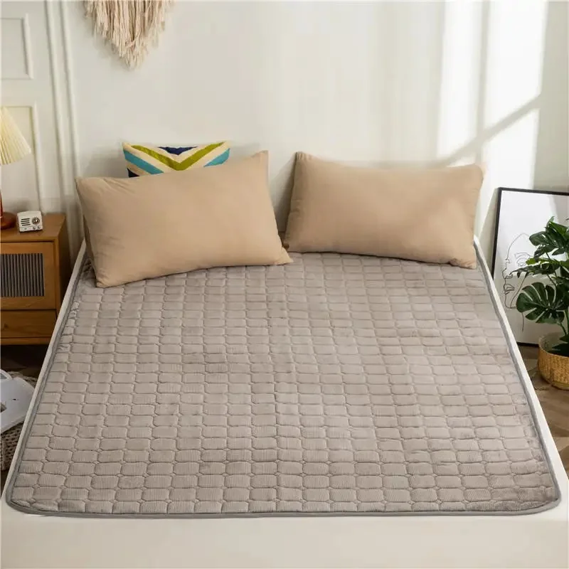 Bed Pad Anti Dust Mite Non-Toxic Sustainable Cozy Comfortable Waterproof Mattress Topper With Plain Pattern