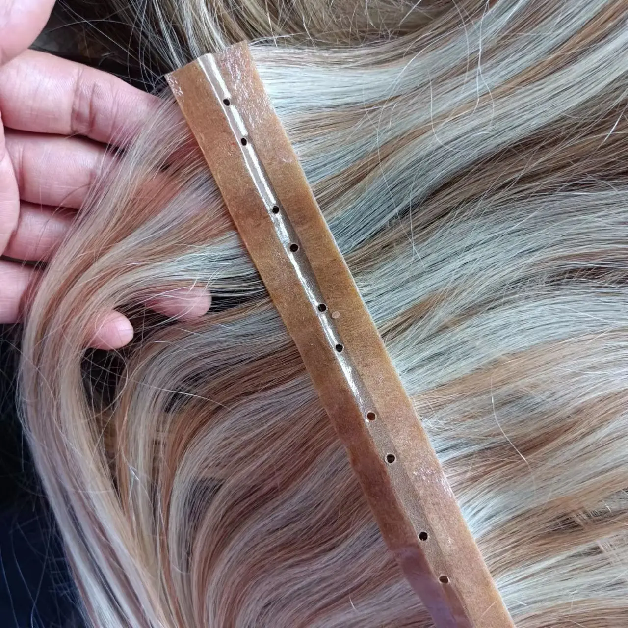 2018 Yishu factory  Wholesale 12 A Grade Russian 30inch Remy Virgin Hair ombre  color curly   Tape Hair Extensions