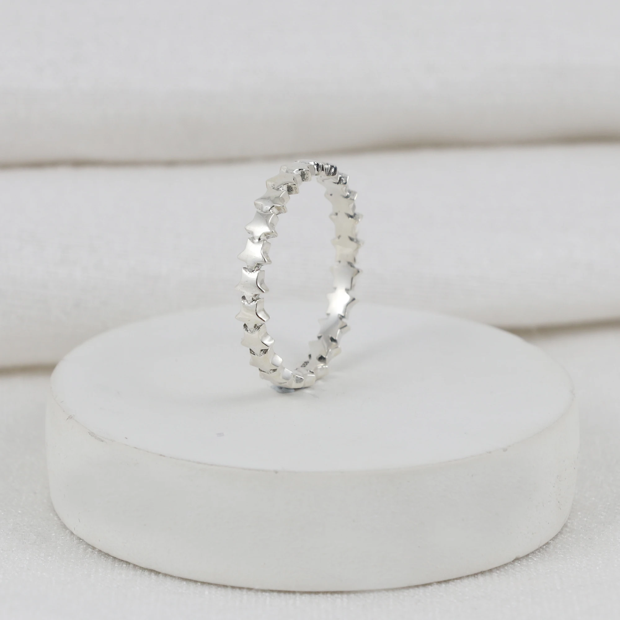 Stars Band 18K Gold Plated Silver Jewelry Plain Gemstone Rings with Garnet for Weddings and Parties Wholesale