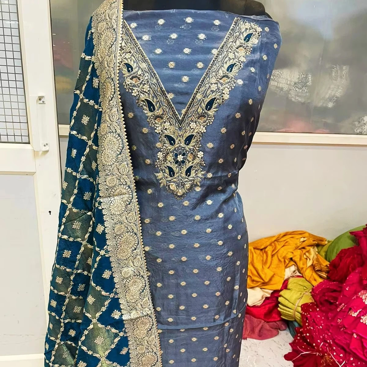 Дизайнерские костюмы без швов с ручной вышивкой 100% Высококачественная шелковая ткань индийская Пакистанская Свадебная вечеринка модель Salwar Fancy