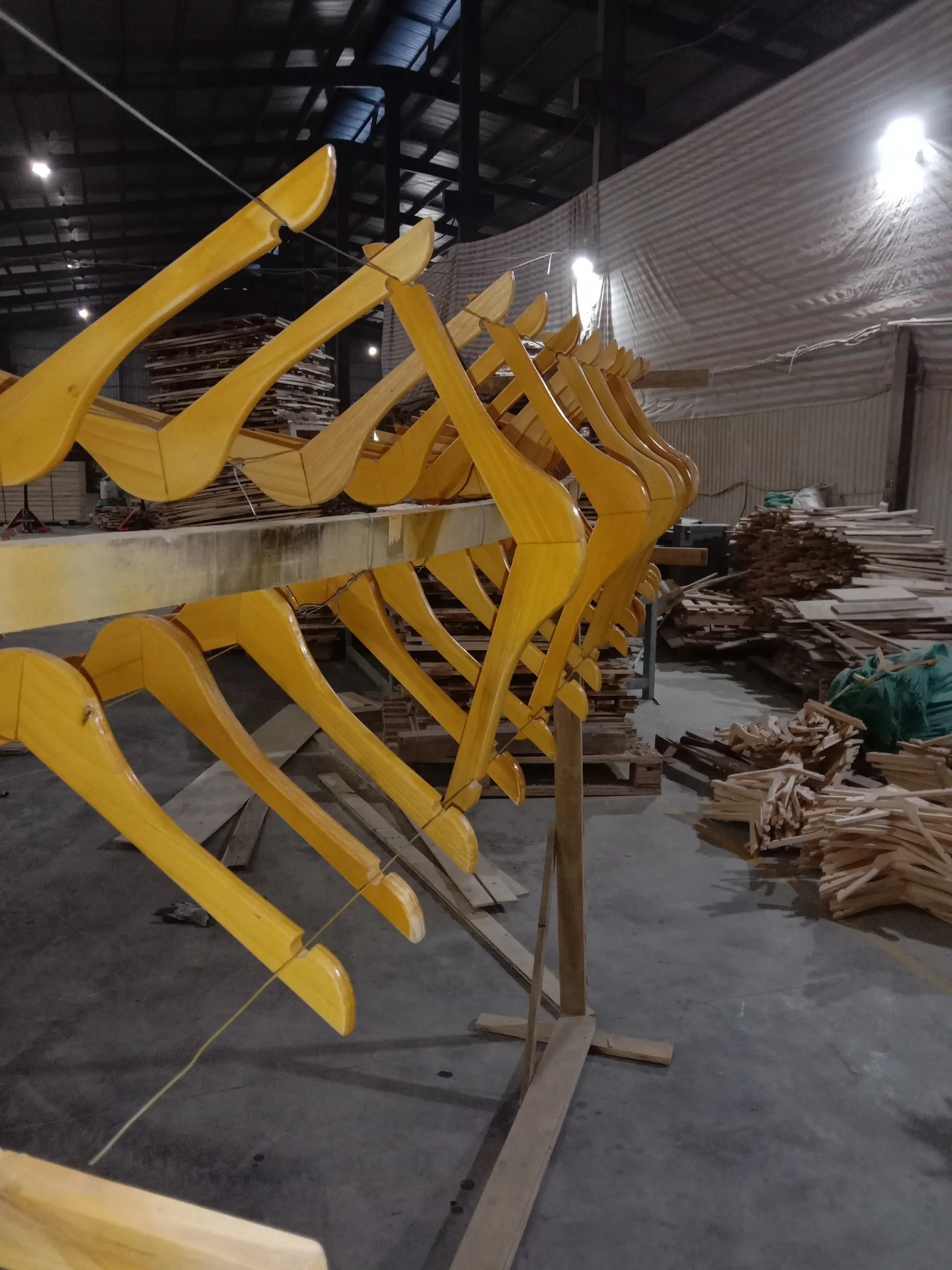 Reasonable Price Fashionable Wooden Hanger Sturdy Natural Wooden Made 43cm Length Vietnam Supplier