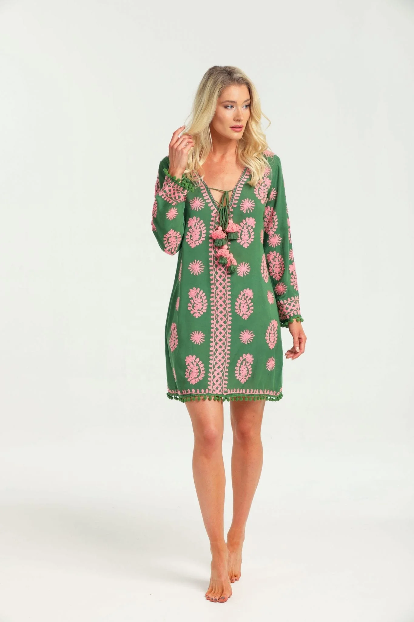 Sexy Foreign Girls Victorian Bohemia Style Ladies Folk Embroidered Tunic Vintage 70s Mexican Ethnic Pom Pom Trim Short Dress