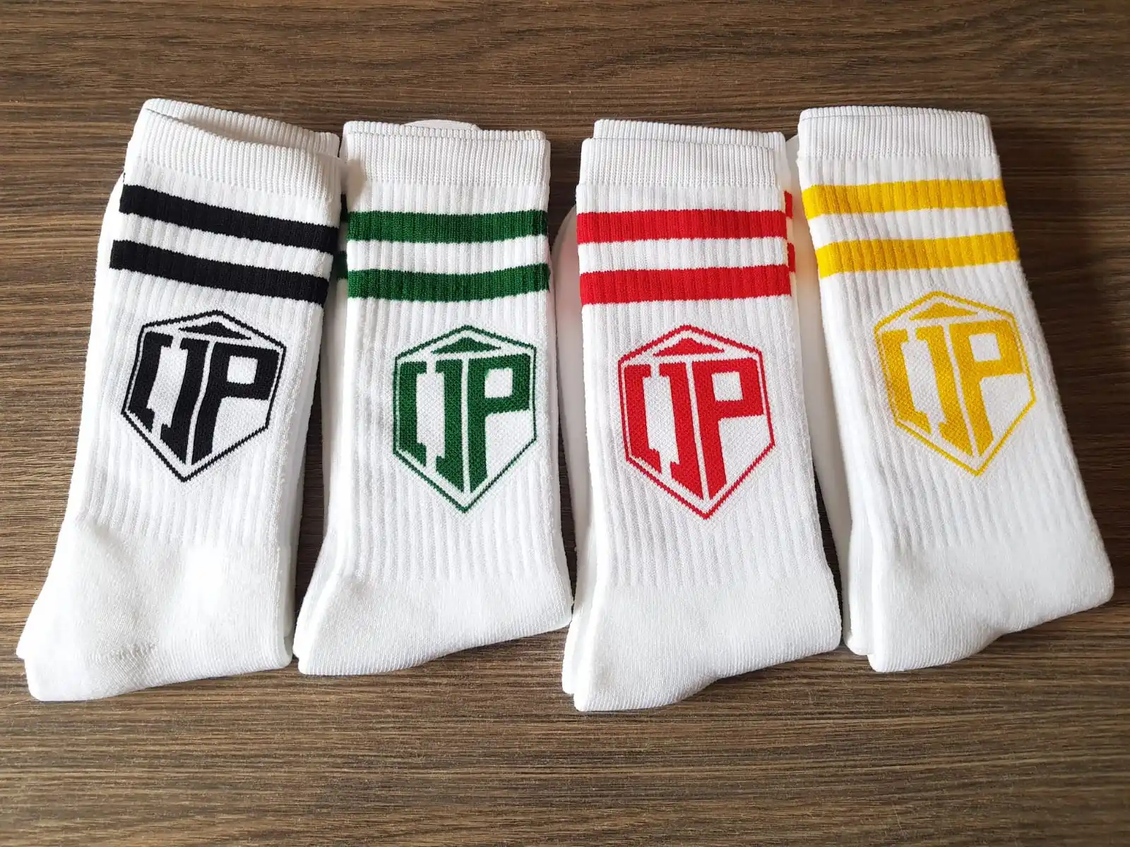 Custom Made Men Women Unisex Custom Logo Design Sports Casual Socks Grip Sock For Custom Sizes OEM Wholesale Premium Quality