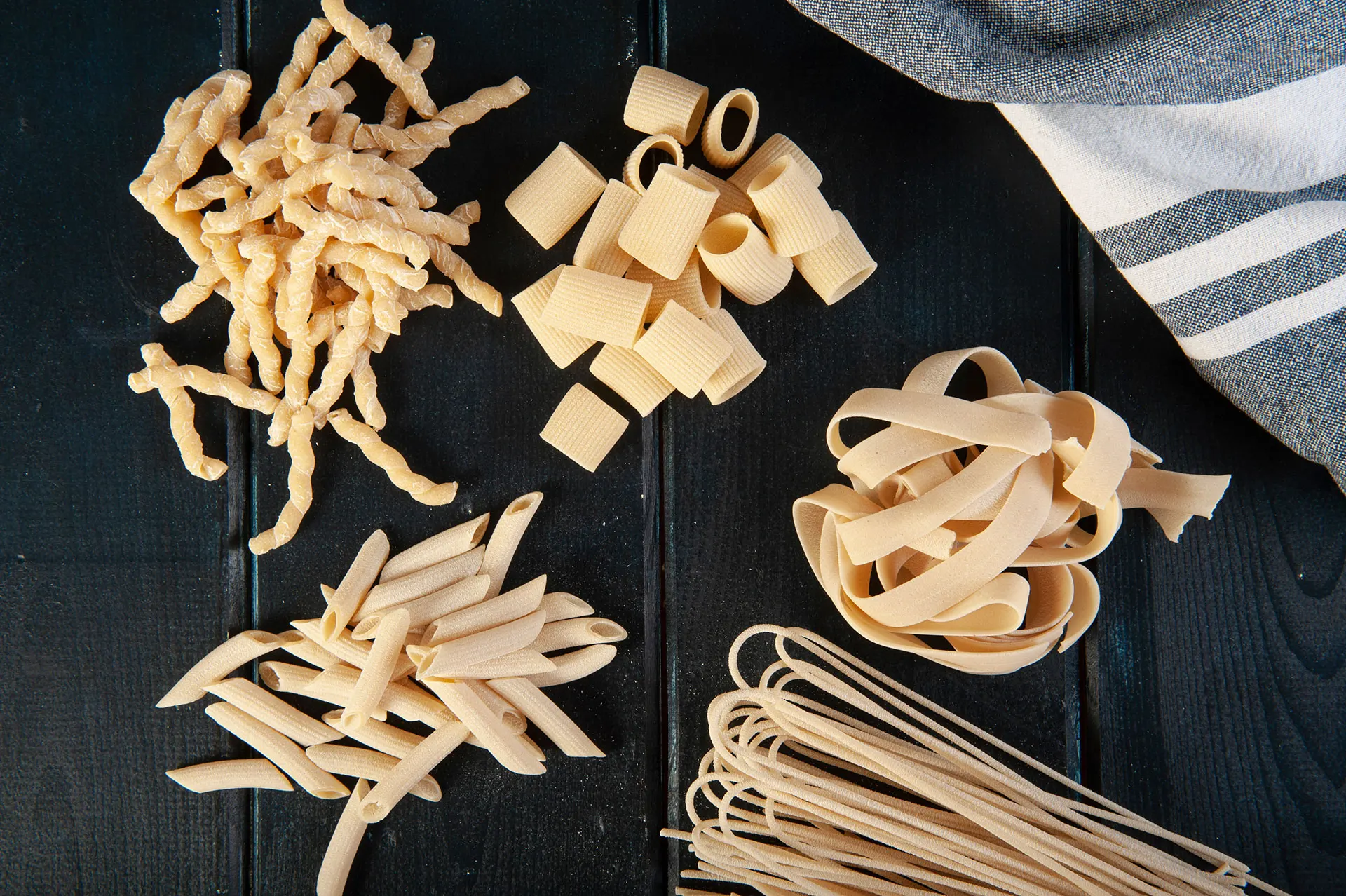 busiata cacao e aglio nero -   organic pasta of durum wheat organic pasta made in italy for medicine shops and restaurants