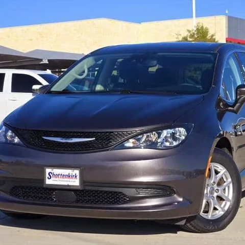 Использованный 2023 Chrysler Voyager LX