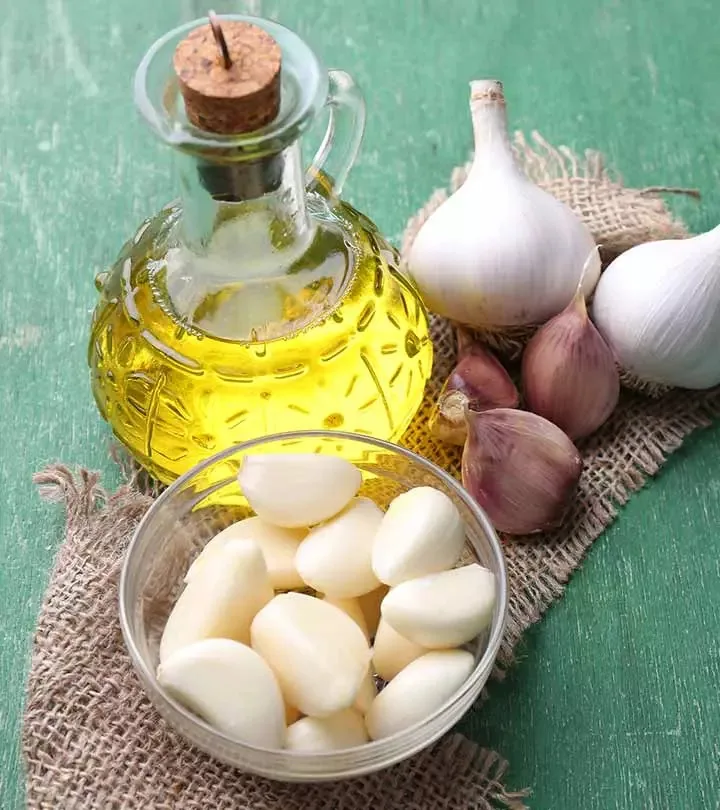 Premium Quality Hair Care Benefits Garlic Essential Oil helps Fight Dandruff and Split ends of hair buy from India