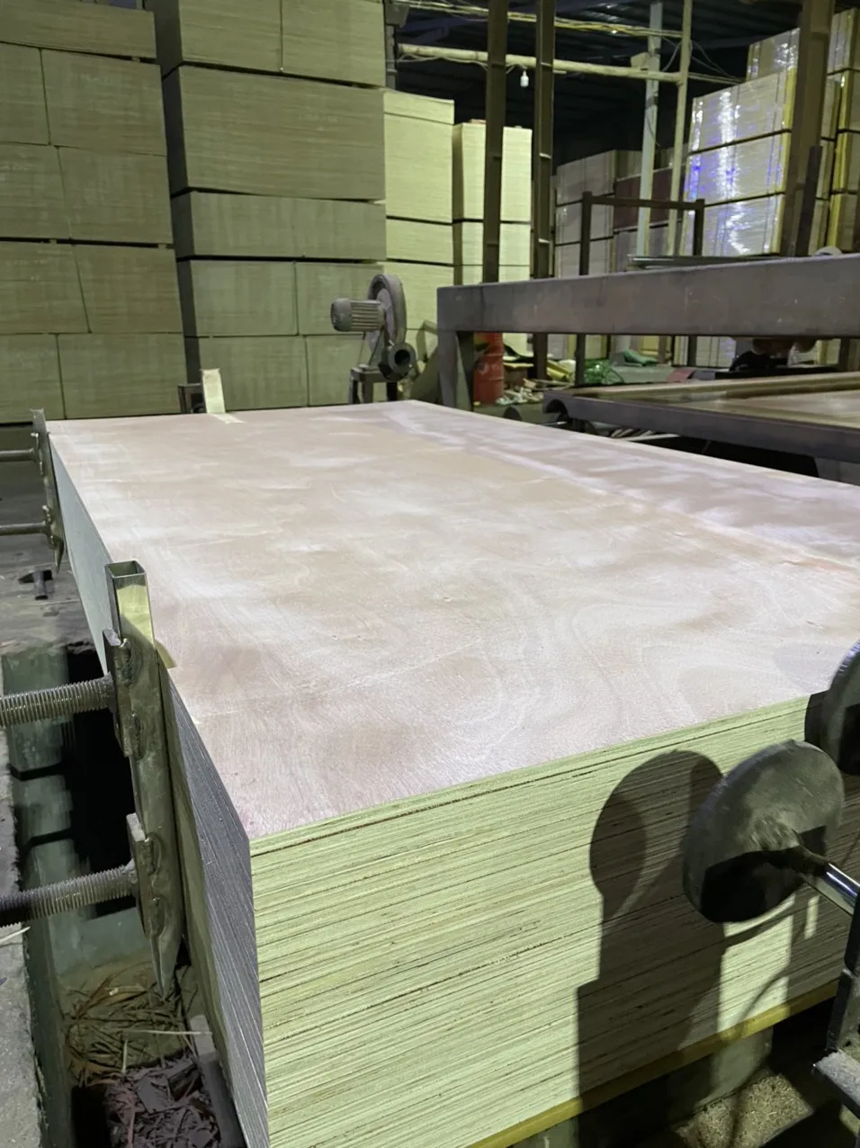 Plywood Sheet Plyboard Plywood Furniture Glue High Quality Ply Wood Made in Vietnam MR Waterproof Sale Style Industrial Surface