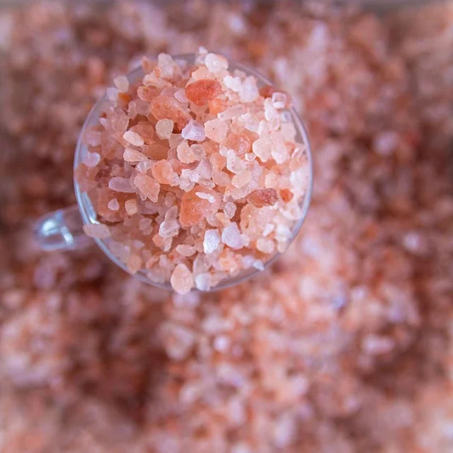 himalayan pink coarse salt Pink Himalayan coarse salt is a type of rock salt harvested from the Punjab region of Pakistan.