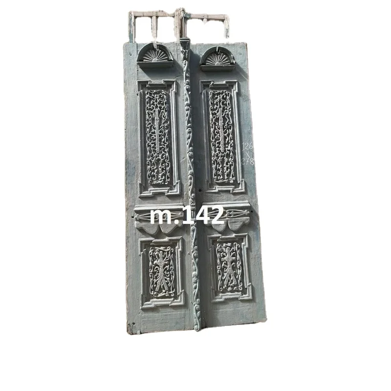 Старая винтажная деревянная дверь с орнаментом код m.142