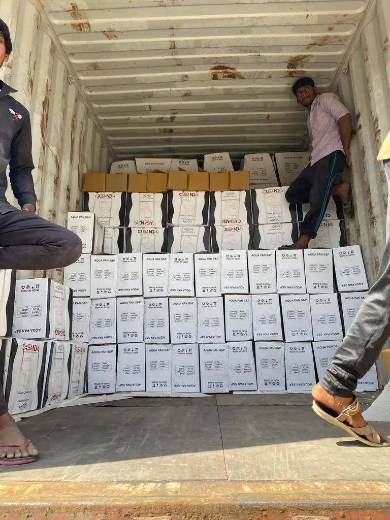 Made in India  Wall mounted Toilet rimless cheap price European design square shape sanitary ware toilet seat cover bathroom