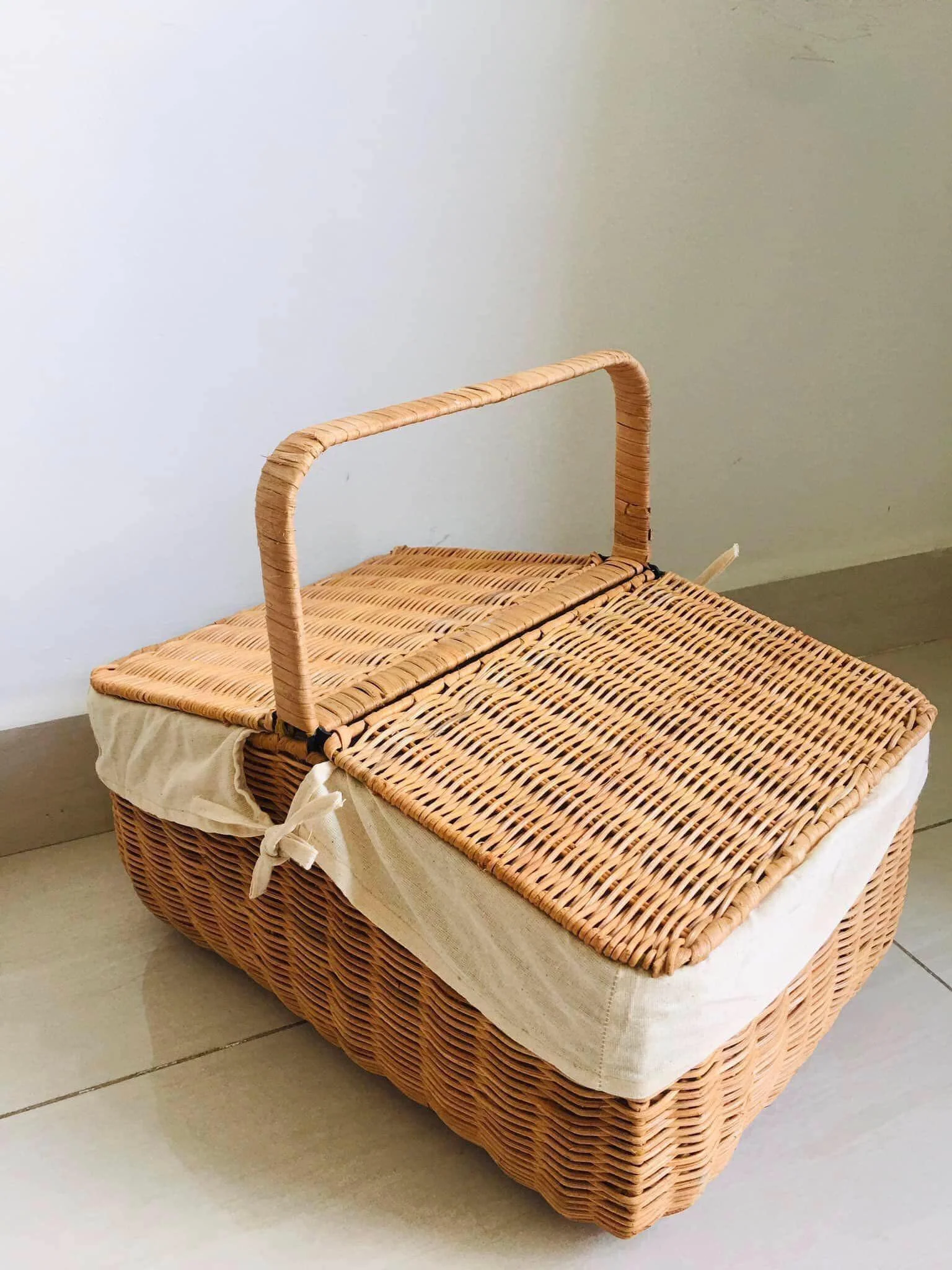 Корзина для фруктов из ротанга