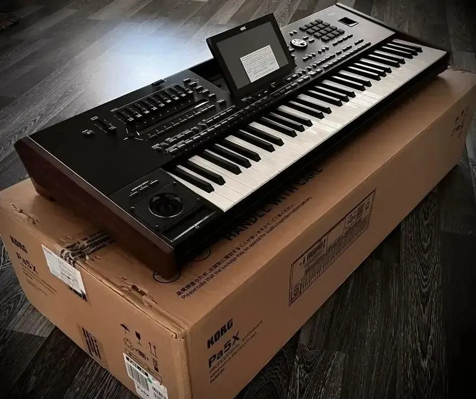 Профессиональная клавиатура-аранжировщик Korg Pa5X с 76 клавишами