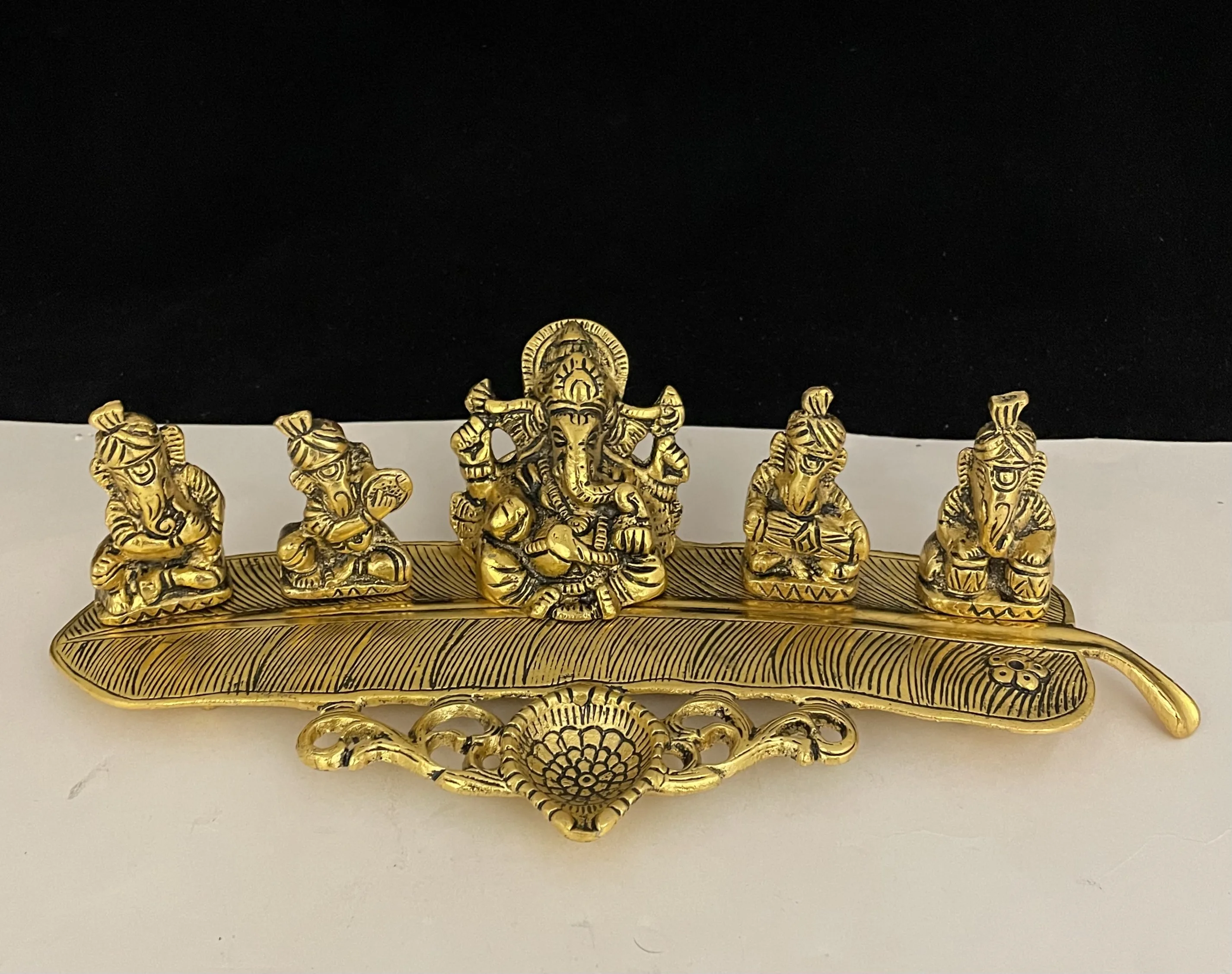 Best quality Handcrafted ganesha idol On Banana Leaf 5 Ganesha Playing Divine Music god ganesh statues for gifts india